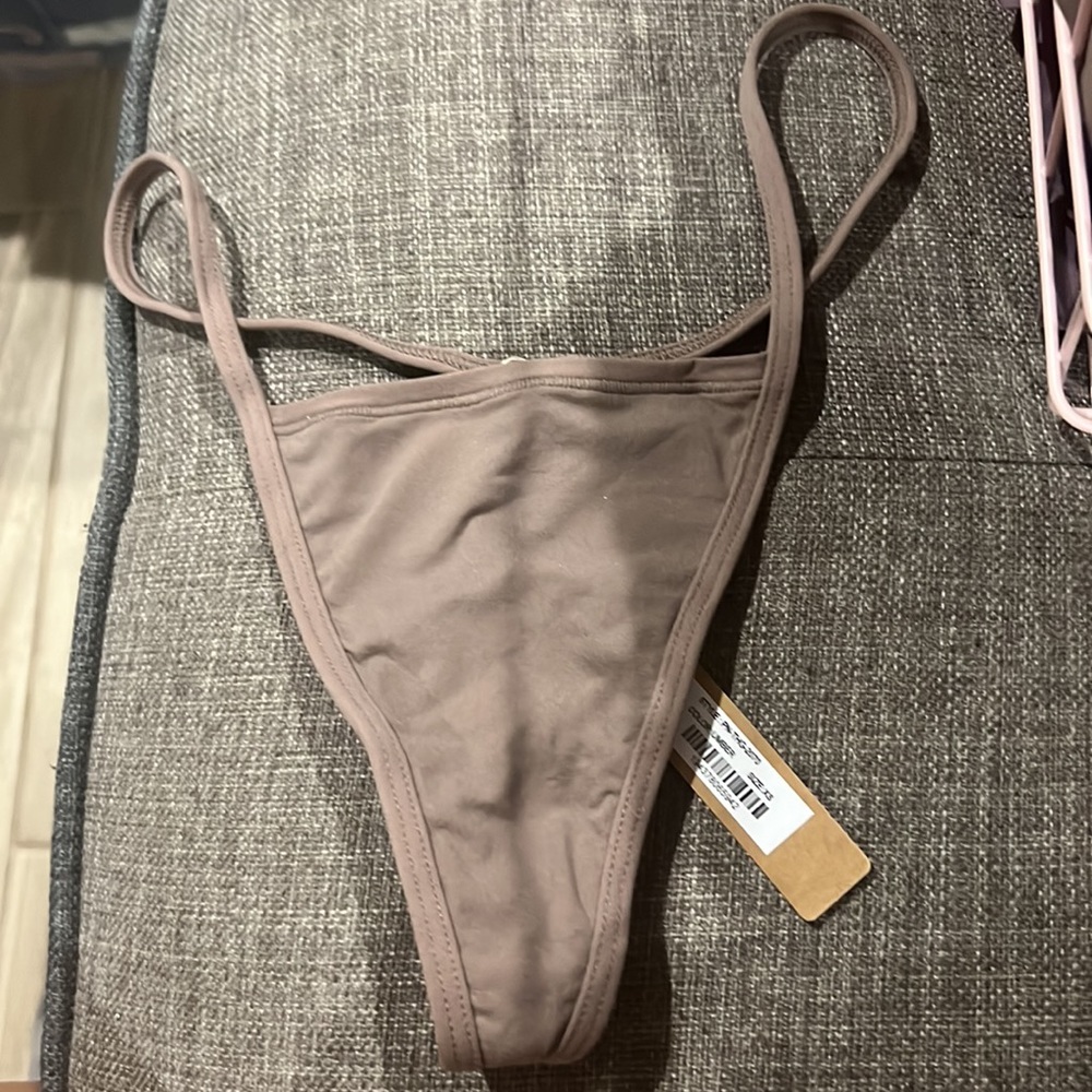Skims Body T String Thong - Picture 3 of 7